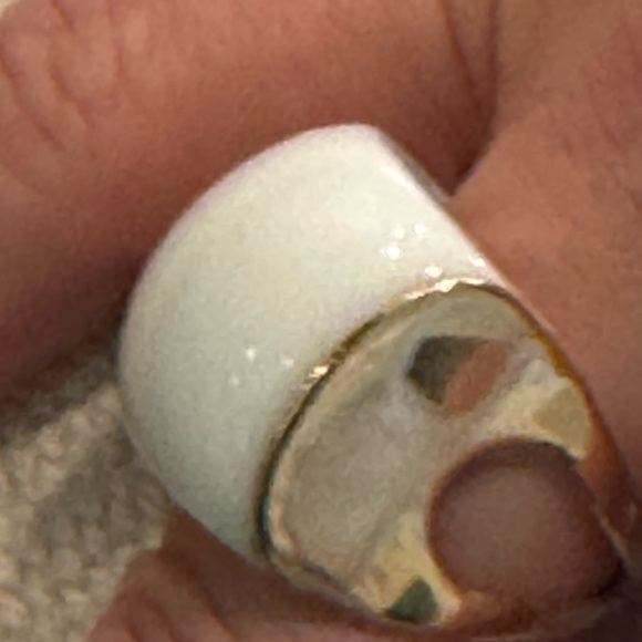 750 -18kt  Yellow Gold & White Agate Stone  Vintage Gold Oval Statement Ring 7.5 - Picture 4 of 7